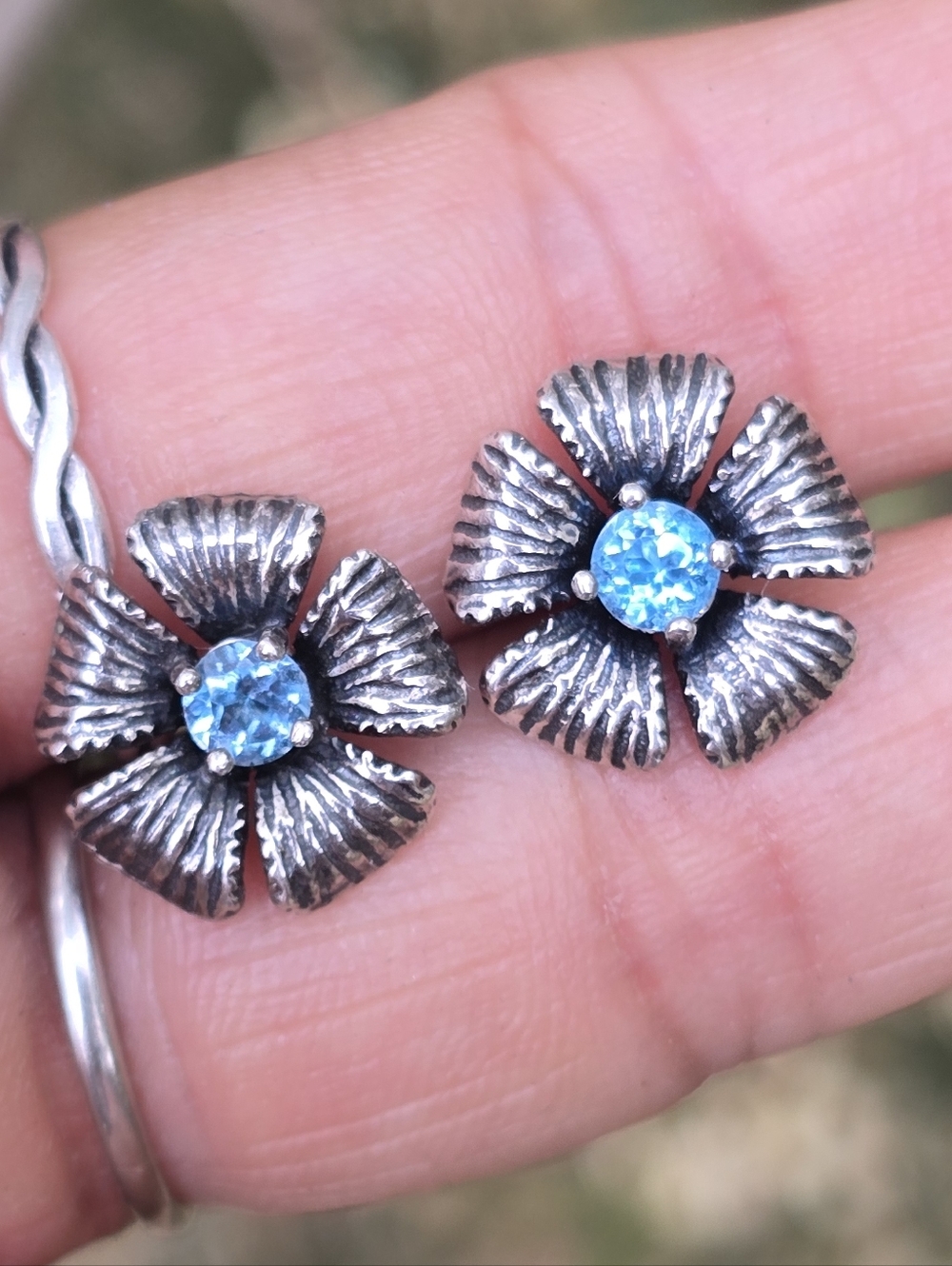 Beautiful Or Paz solid 925 sterling silver blue topaz studs earrings